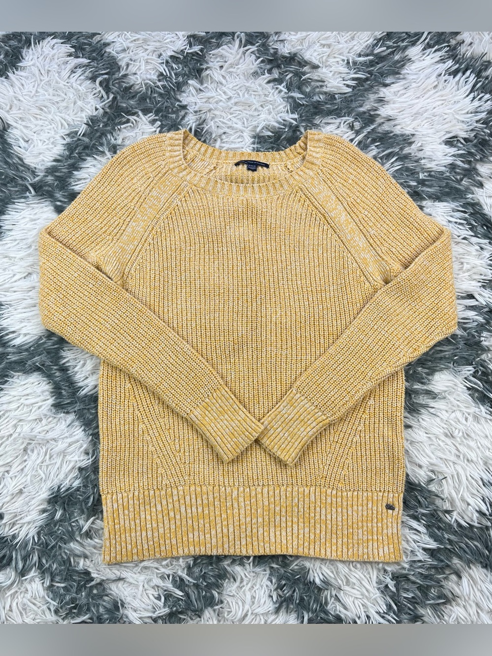American Eagle Women’s Yellow Long Sleeve Knit Sweater Size Medium